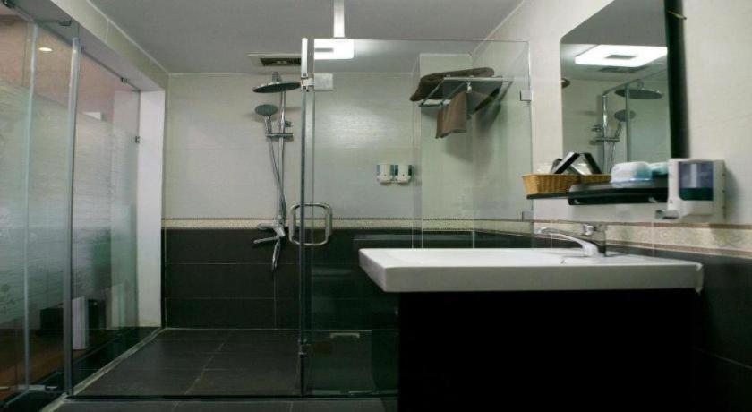 Milan Hotel ฮานอย ภายนอก รูปภาพ